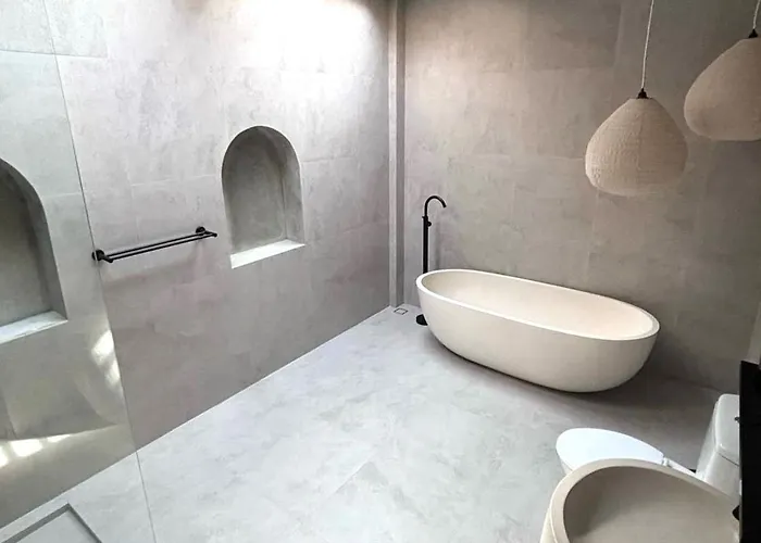 Jes - 4 Bedroom -